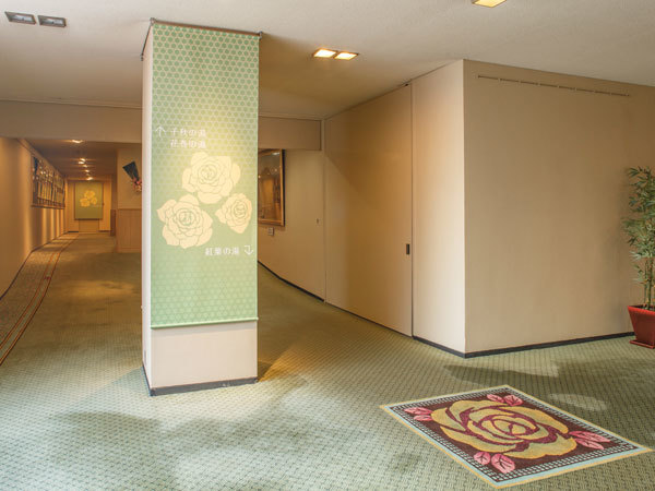 ホテル花巻_バラの小径.jpg